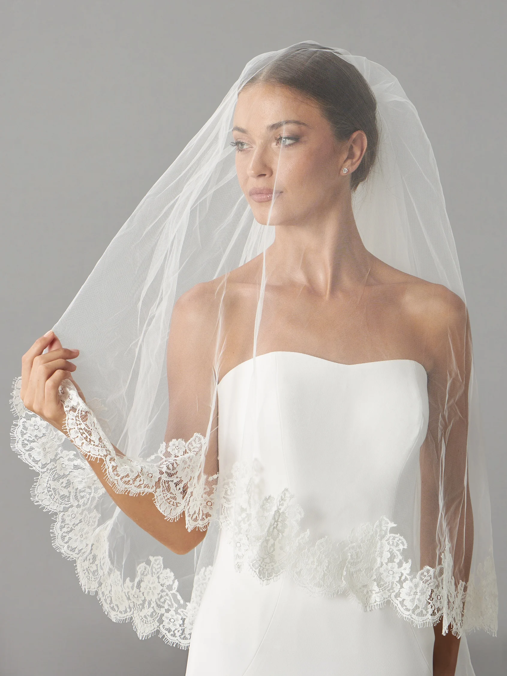 V-2217 Tulle veil with lace