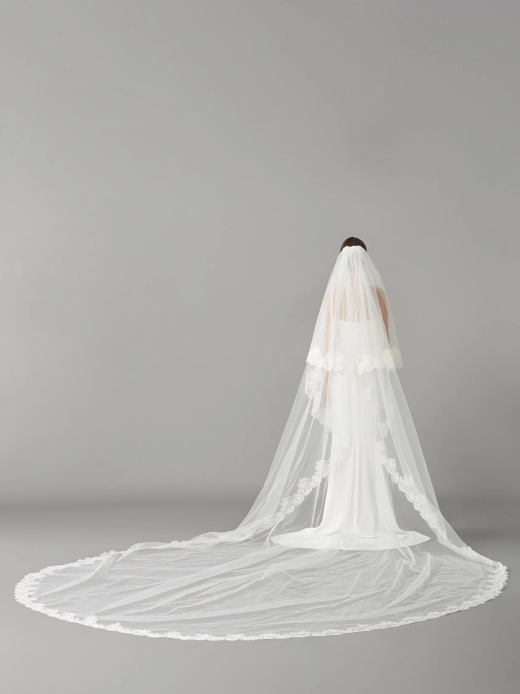 V-2217 Tulle veil with lace