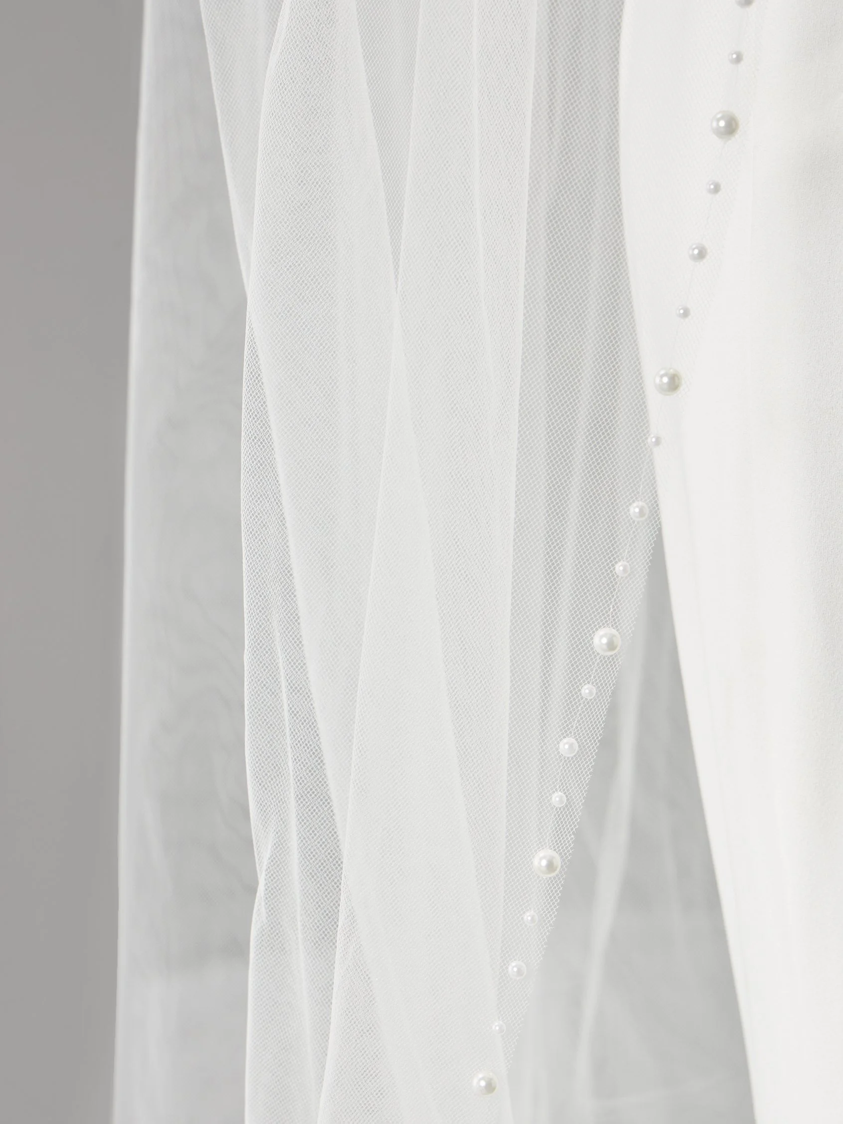 V-2117 Tulle veil with rhinestones 4 V-2117 Tulle veil with rhinestones