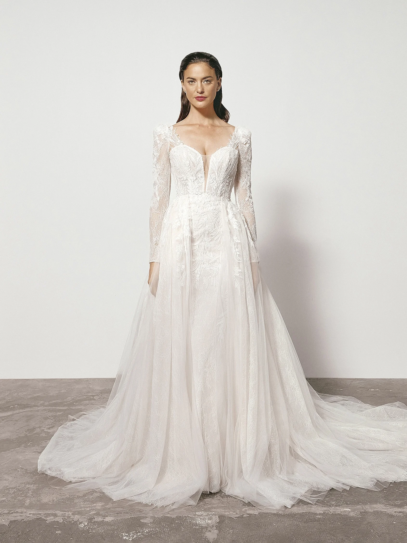 FIORA Mermaid wedding dress with long sleeves and sweetheart neckline