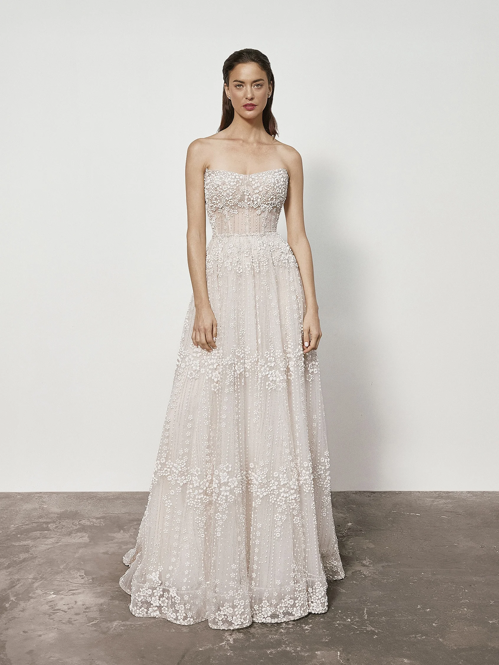LUCREZIA Strapless flared wedding dress with exposed back