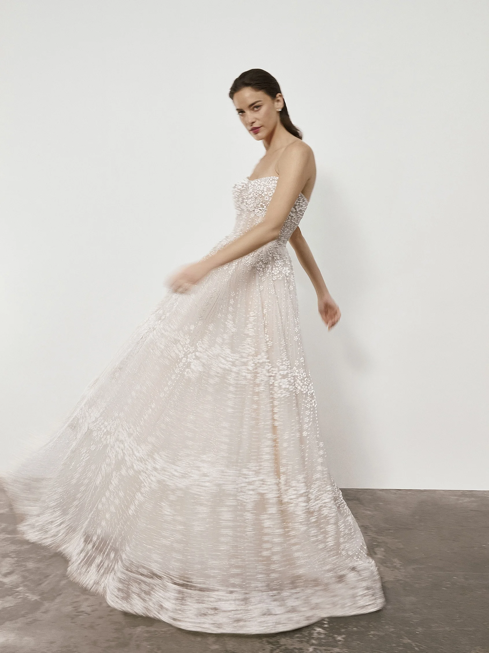 LUCREZIA Strapless flared wedding dress with exposed back