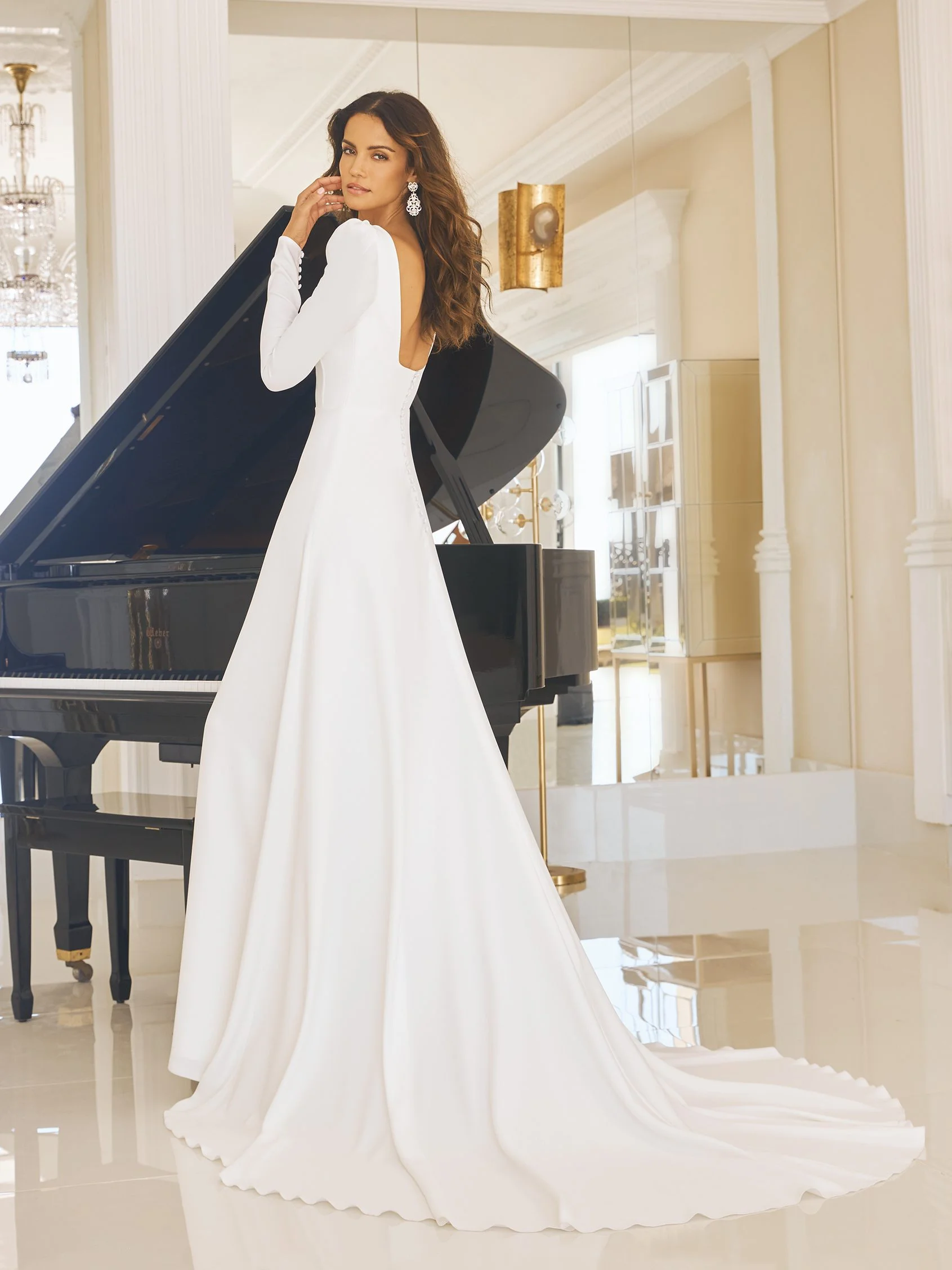 BETSY Flared crêpe wedding dress with square neckline and long sleeves