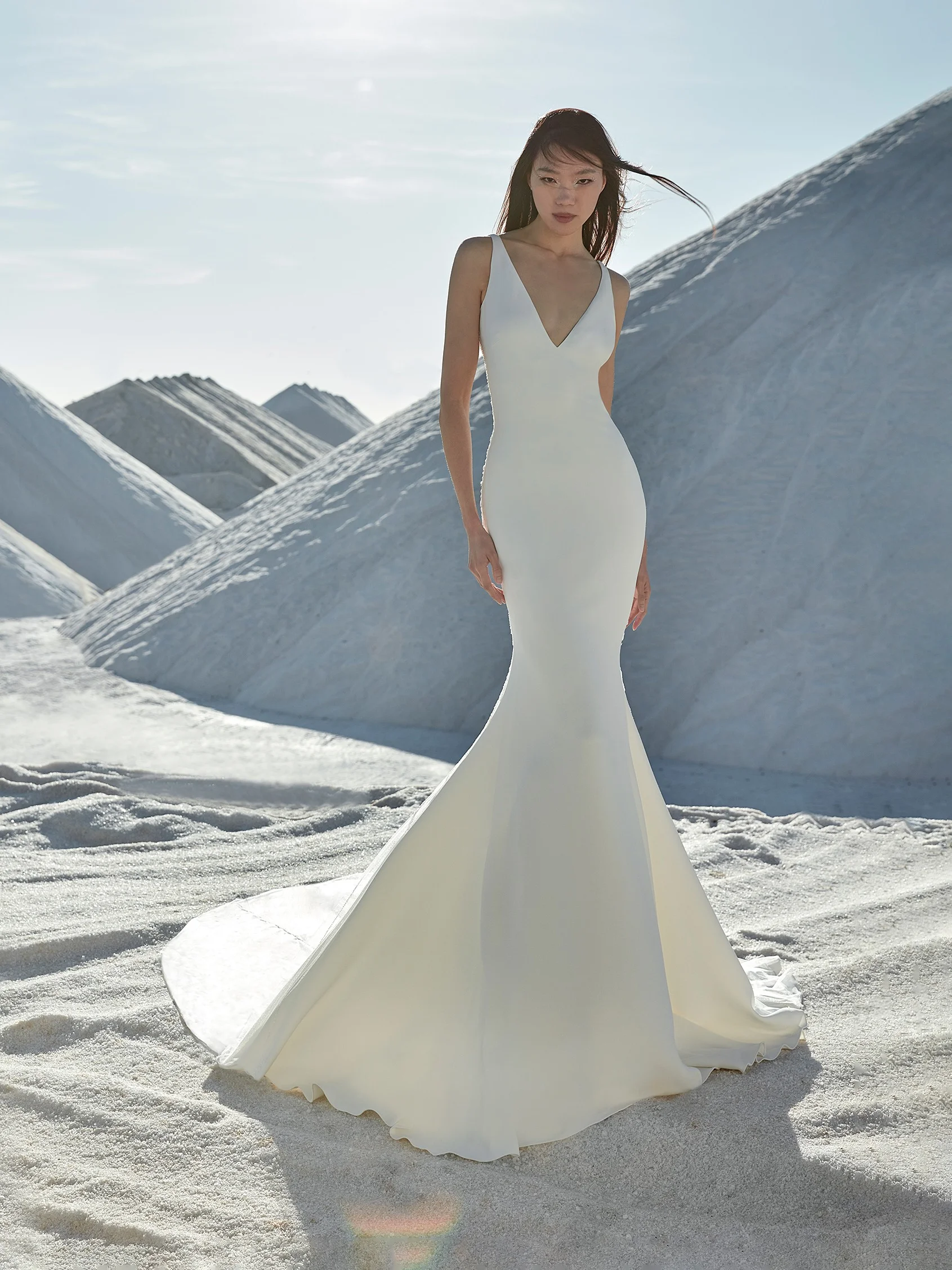 SUNSHINE Mermaid wedding dress in crepe with a V-neckline