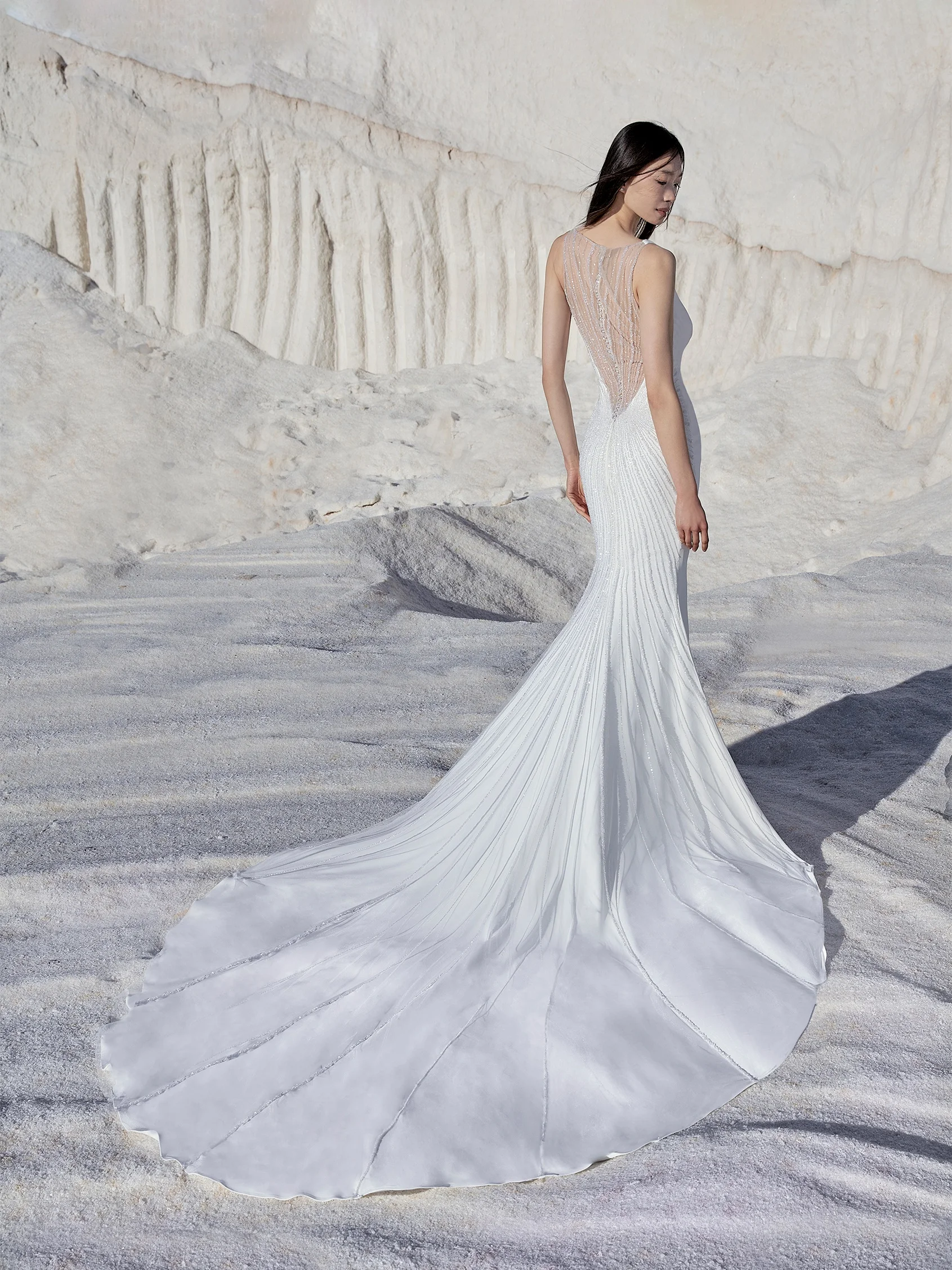 SUNSHINE Mermaid wedding dress in crepe with a V-neckline
