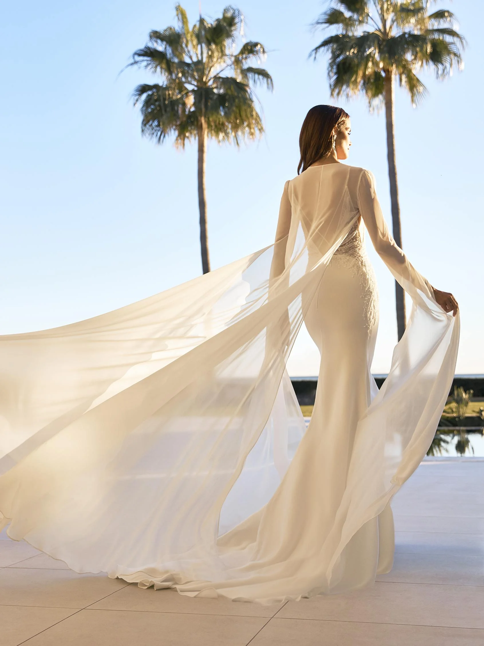 IRIS Mermaid crêpe wedding dress with V-neck