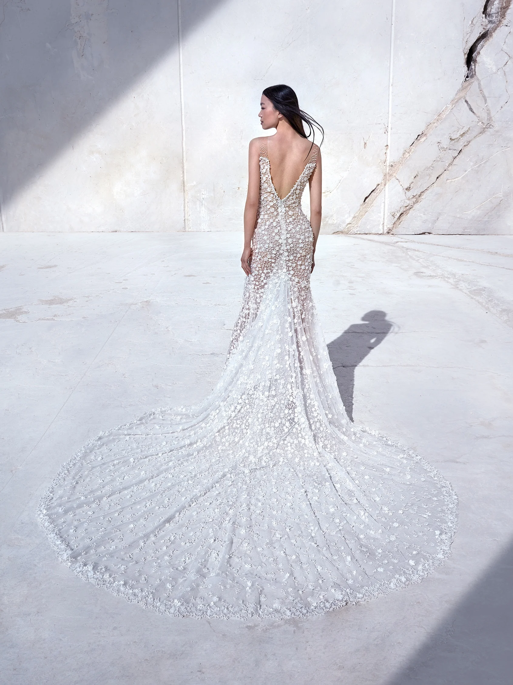 VERDANT Sheath wedding dress with a V-neckline 1 VERDANT Sheath wedding dress with a V-neckline