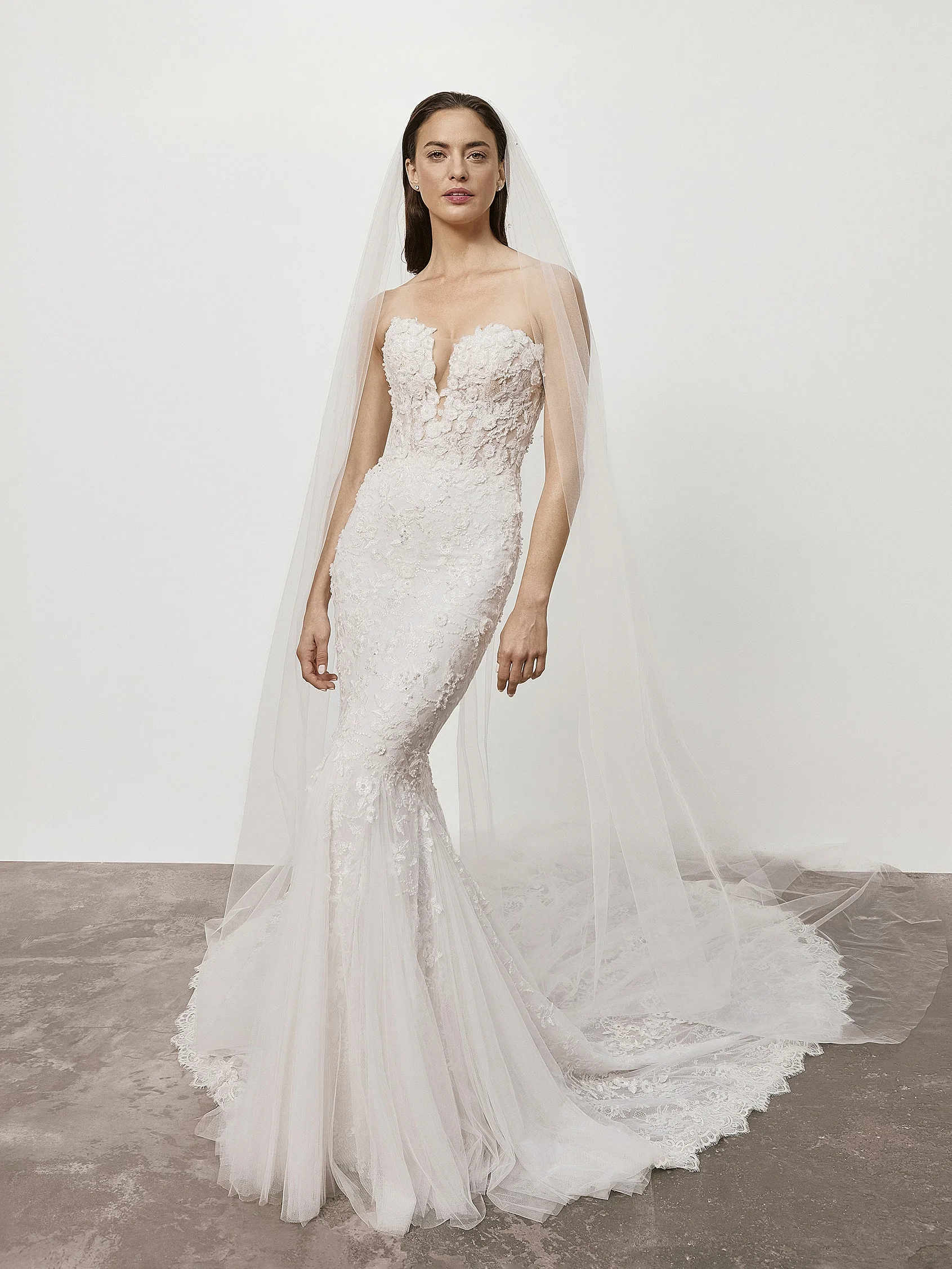 JAMEELA Wedding dress with sweetheart neckline and open back.