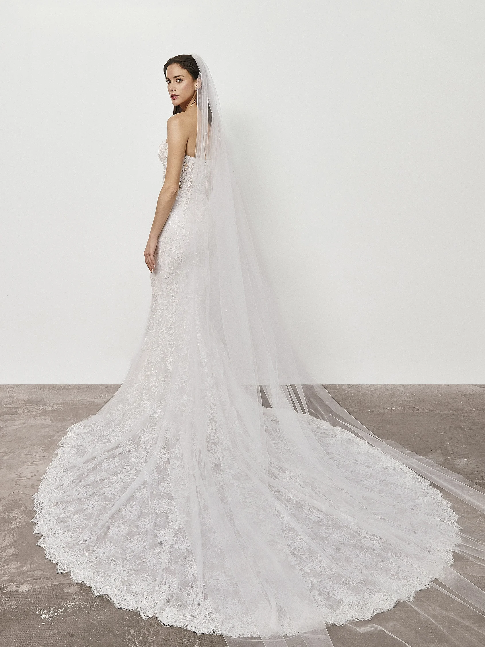 JAMEELA Wedding dress with sweetheart neckline and open back.