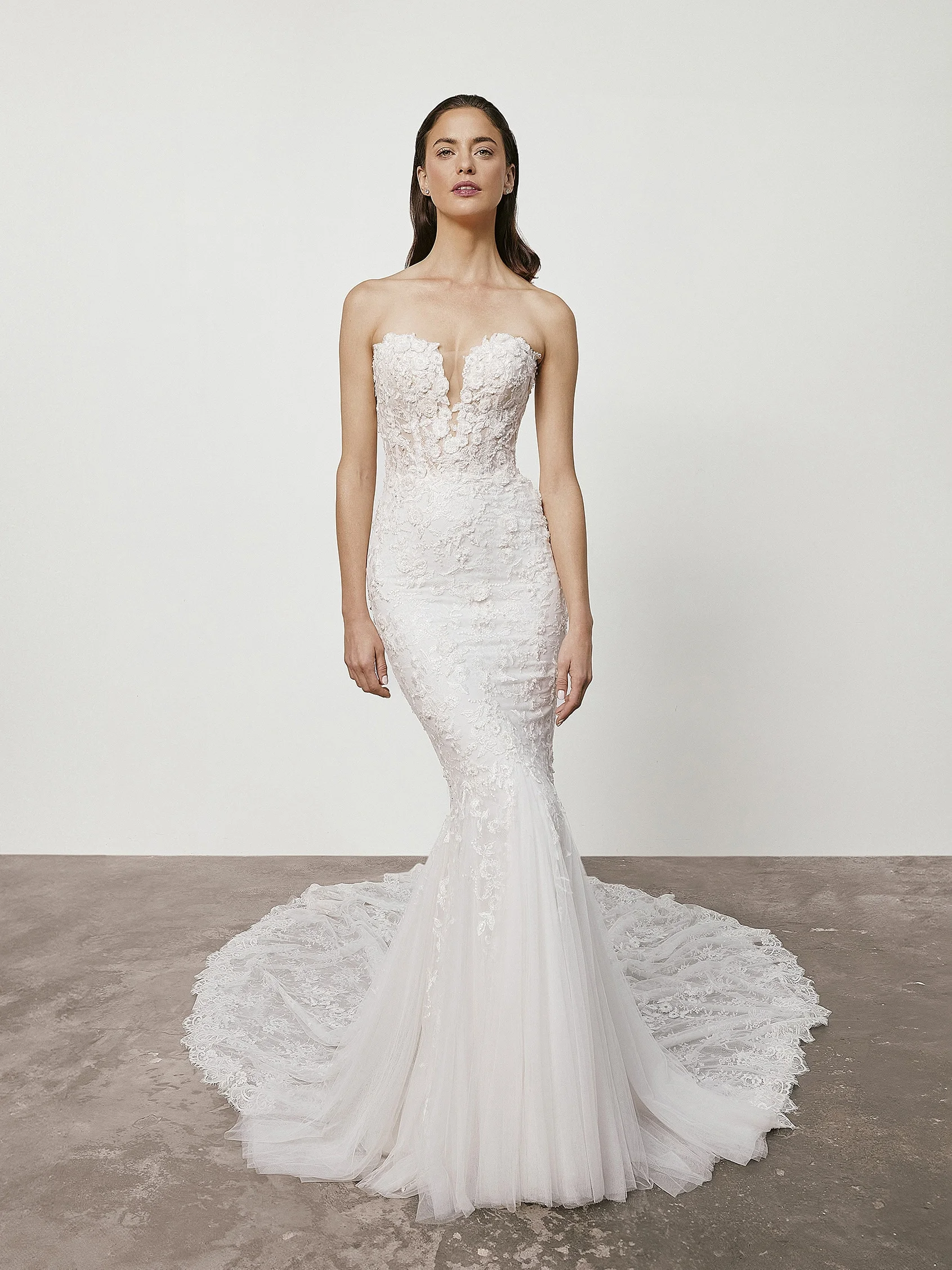 JAMEELA Wedding dress with sweetheart neckline and open back.